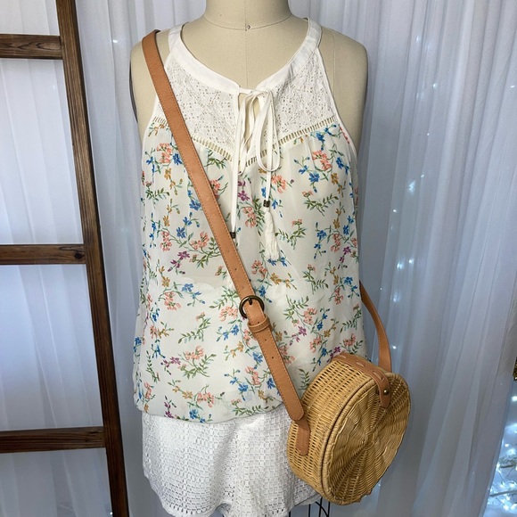 NWT ILLA ILLA Cream Crocheted Shorts - Picture 9 of 9